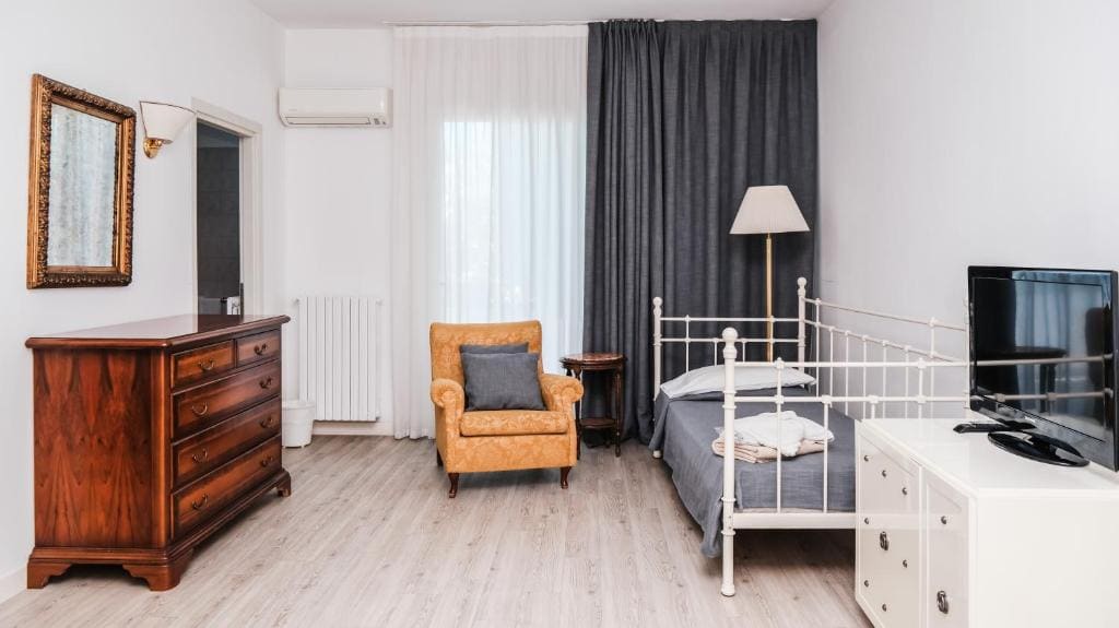 Deluxe Family Room room - Image 1