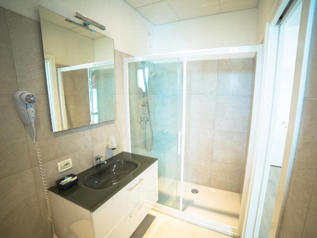 Deluxe Junior Suite room - Image 2