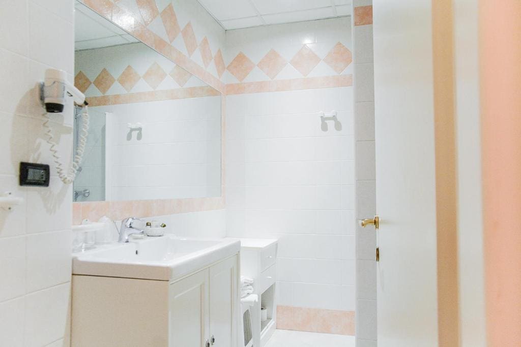 Superior Double Room room - Image 3