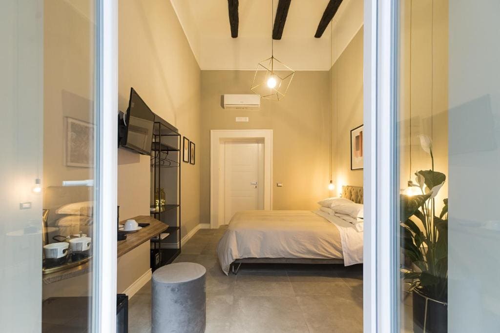 Deluxe King Room room - Image 1