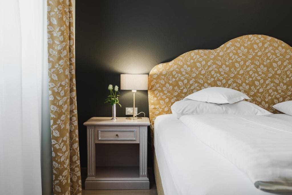 Deluxe Double Room room - Image 2