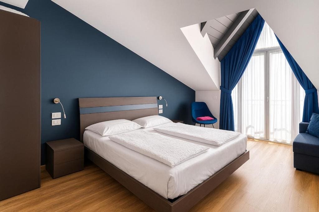 Classic Double Room - Attic room - Image 2