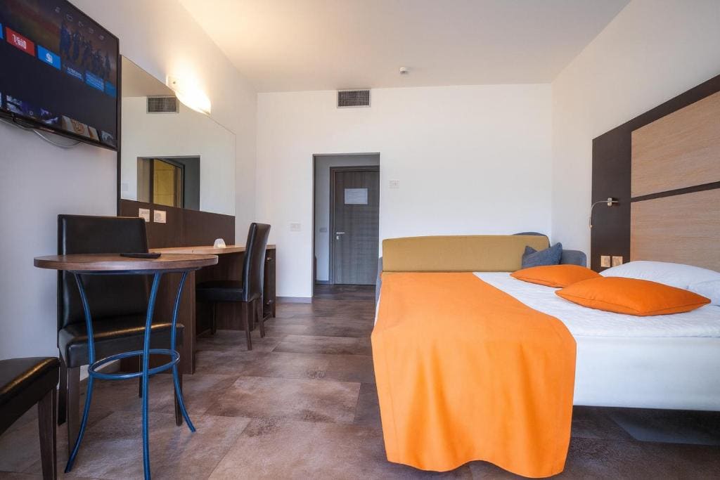 Deluxe Quadruple Room room - Image 2