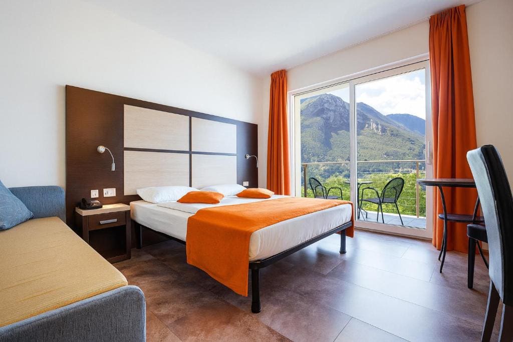 Deluxe Quadruple Room room - Image 1