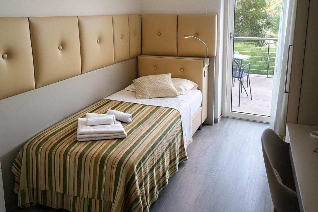 Single Room with Terrace room - Image 3