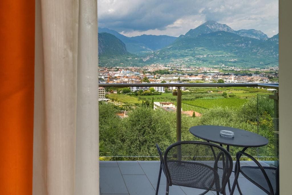 Superior Double Room with Balcony and Lake View room - Image 1