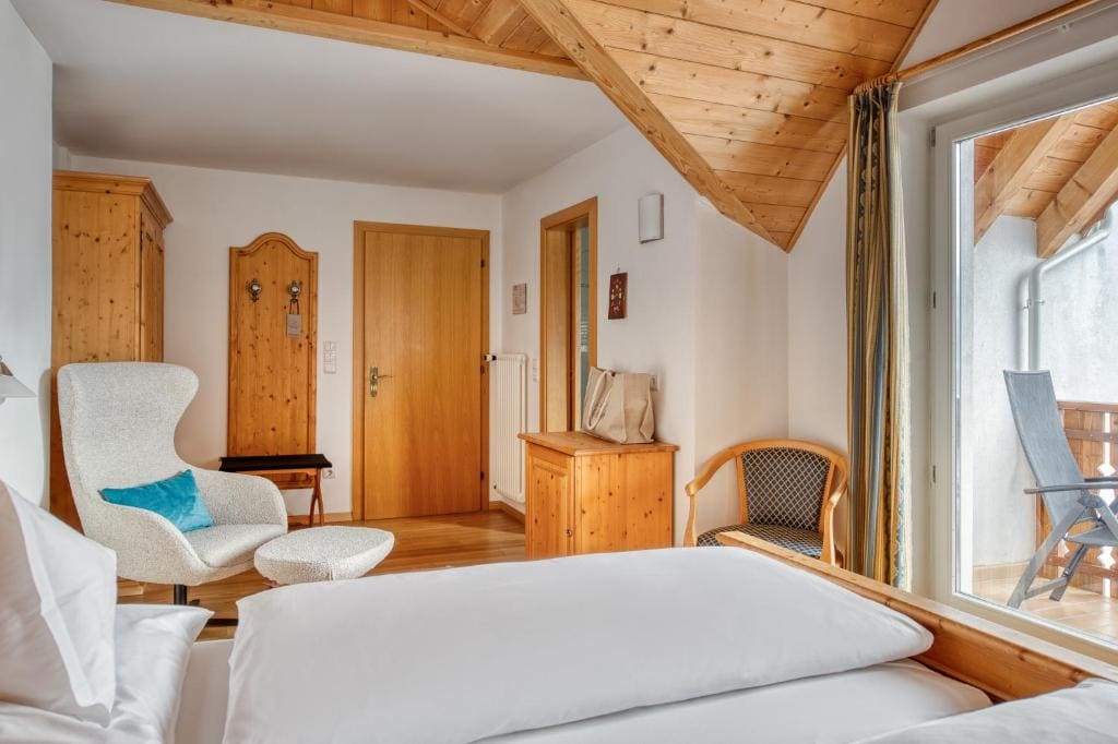 Double Room with Balcony room - Image 2