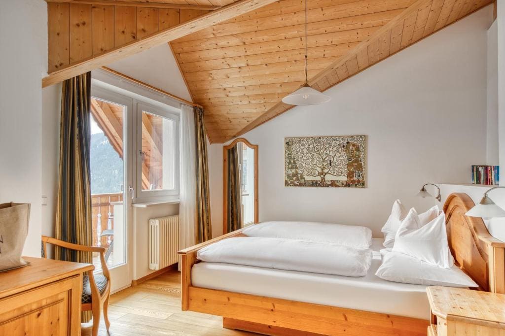 Double Room with Balcony room - Image 3