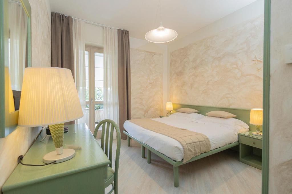 Basic Double Room with Balcony room - Image 2