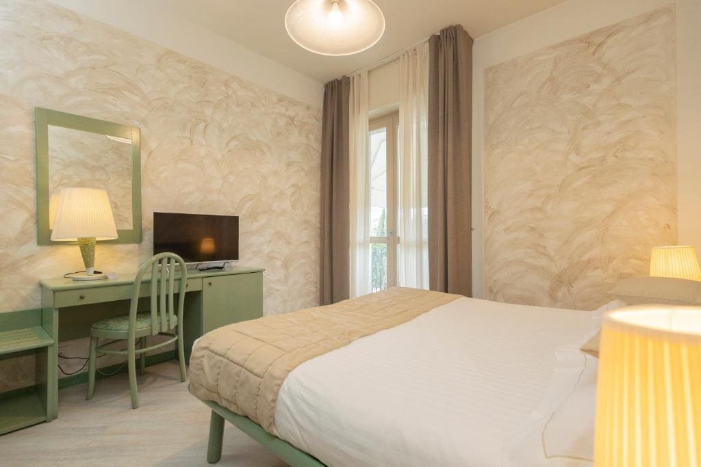 Basic Double Room with Balcony room - Image 1