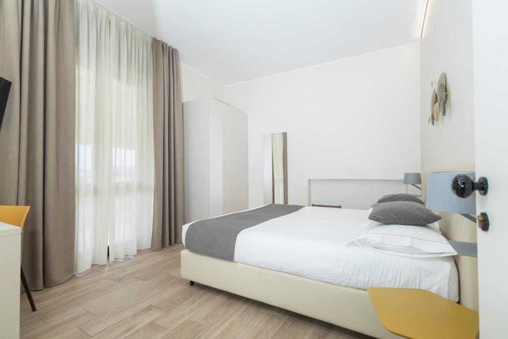 Comfort Double with Balcony and lake view room - Image 1