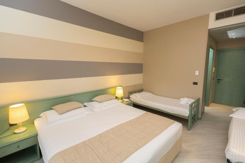 Quadruple Room room - Image 2