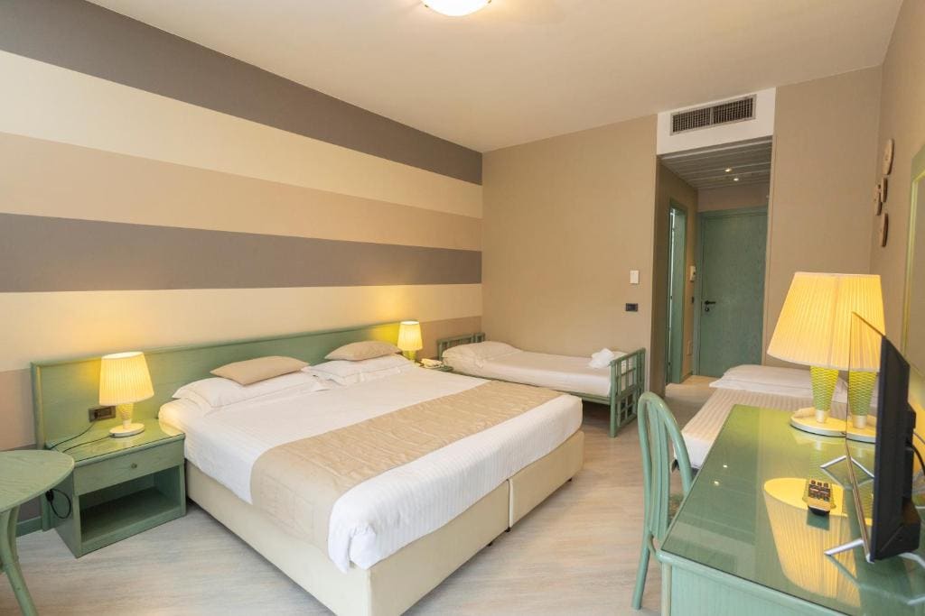 Quadruple Room room - Image 3