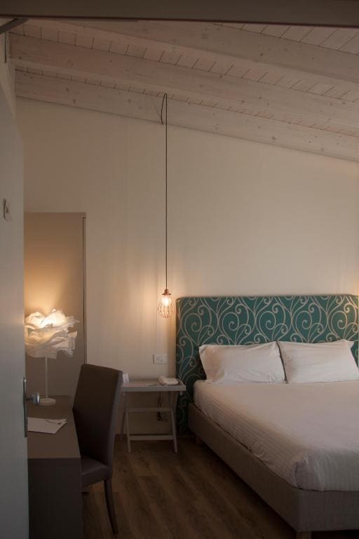 Superior Double Room with Lake View room - Image 1