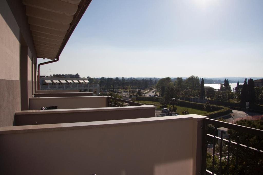 Superior Triple Room with Lake View room - Image 3