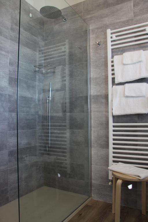 Superior Triple Room with Lake View room - Image 2