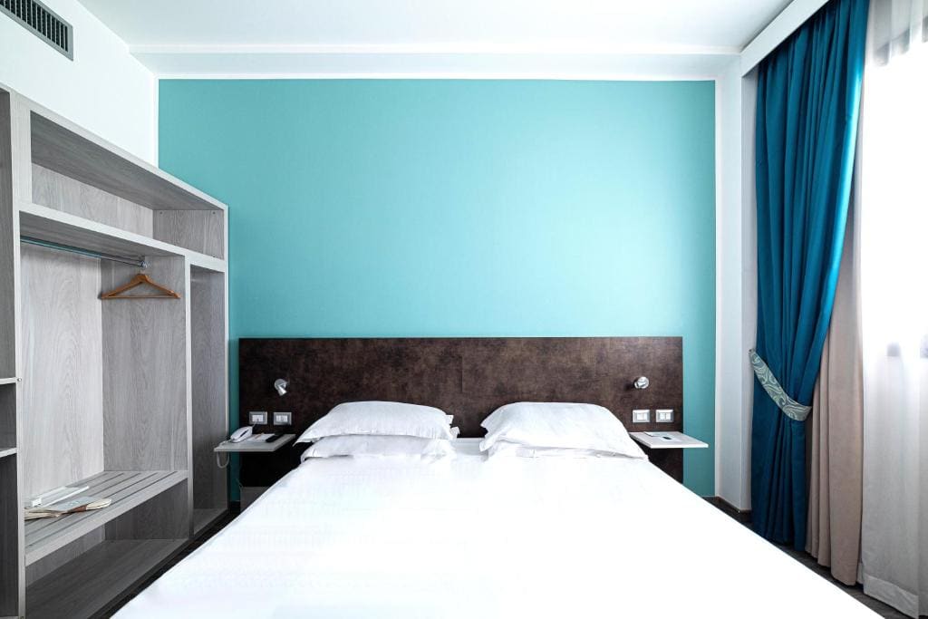 Standard Double or Twin Room room - Image 2