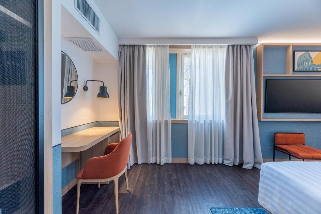 King Room - Mobility Accessible room - Image 2