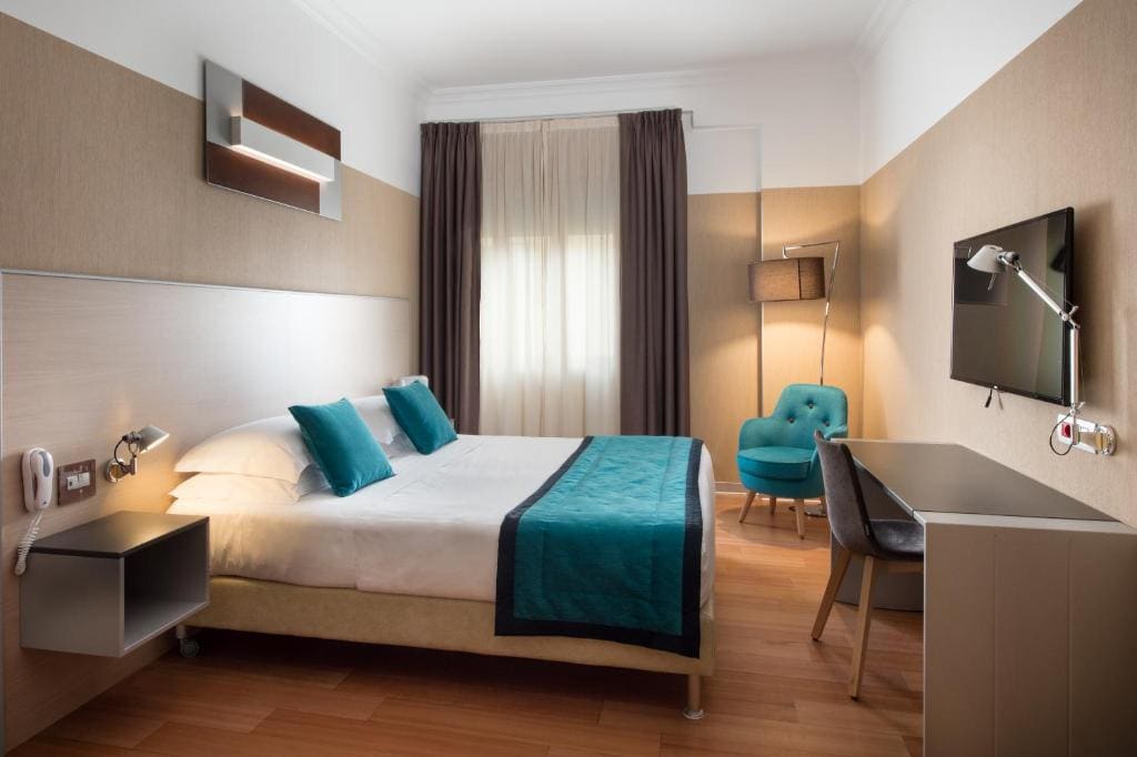 Deluxe King Room room - Image 3
