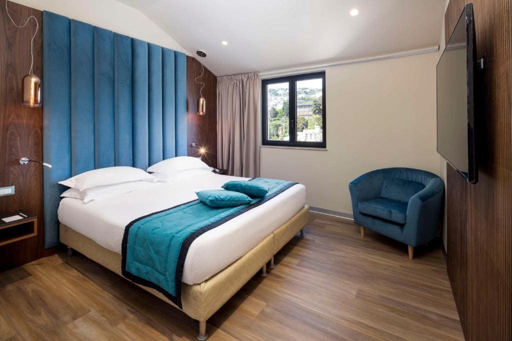 King Junior Suite with City View room - Image 1