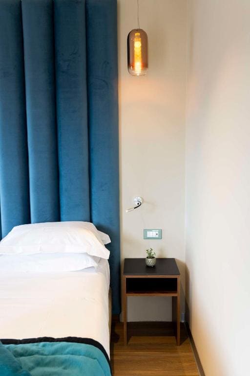 King Junior Suite with Balcony room - Image 2