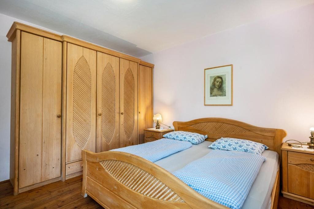 One-Bedroom Apartment with Garden room - Image 3