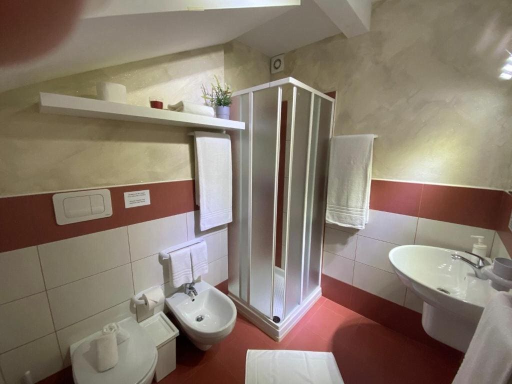 Comfort Quadruple Room room - Image 1