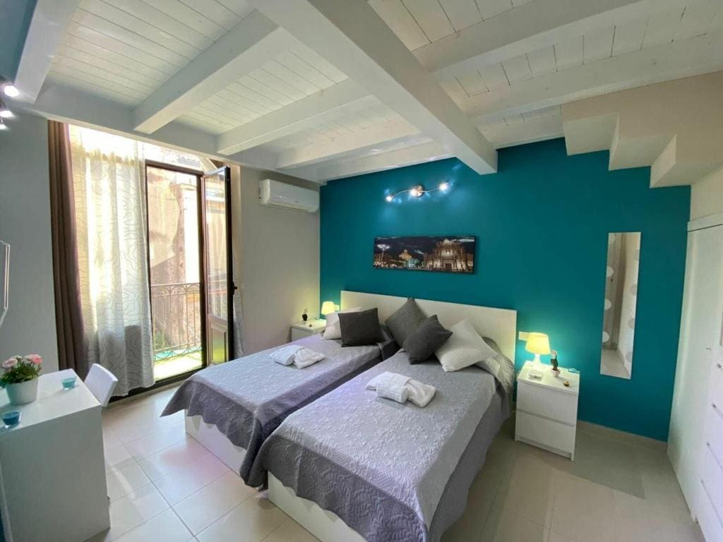 Deluxe Double or Twin Room with Balcony room - Image 2