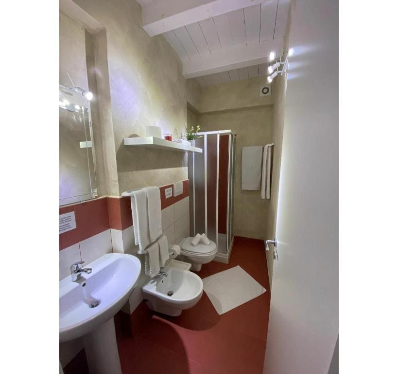 Quadruple Room with Balcony room - Image 1