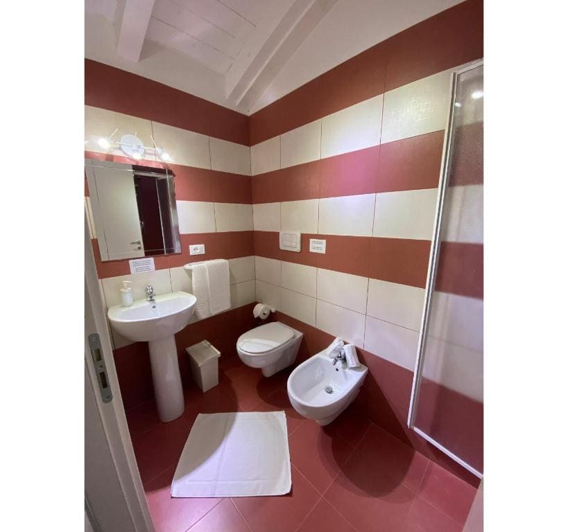Small Twin Room room - Image 1