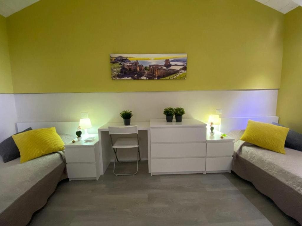 Small Twin Room room - Image 2
