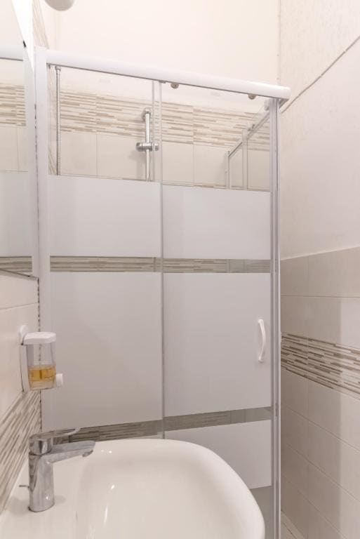 Large Double or Twin Room room - Image 2