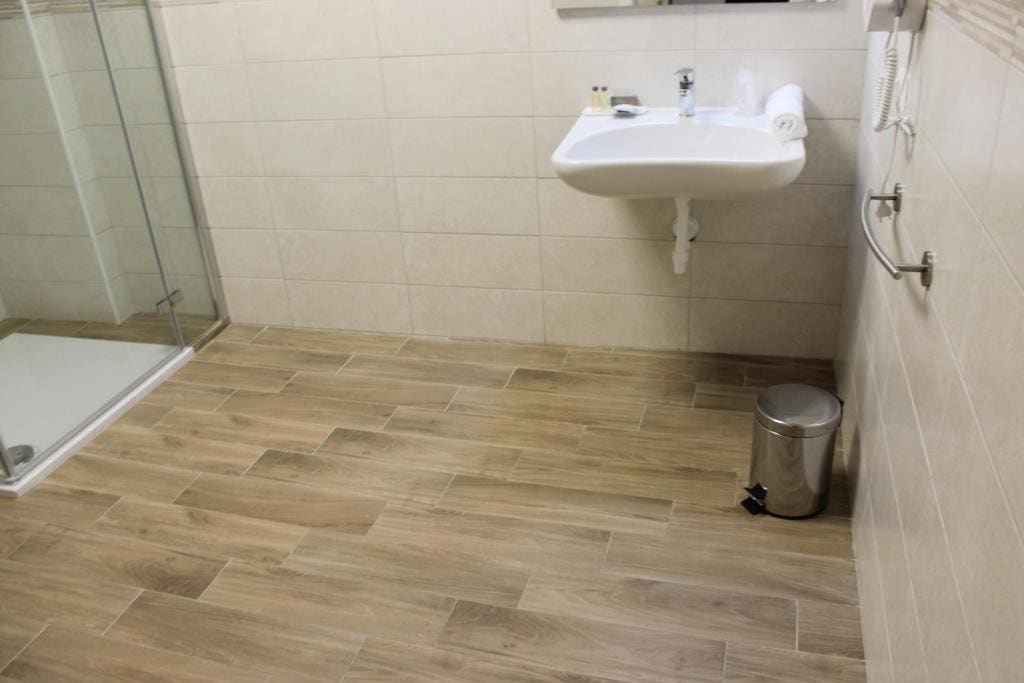 Double or Twin Room - Disability Access room - Image 3