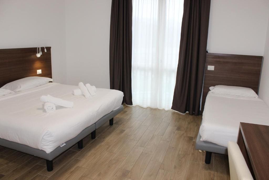 Triple Room with Balcony and Lake View room - Image 1