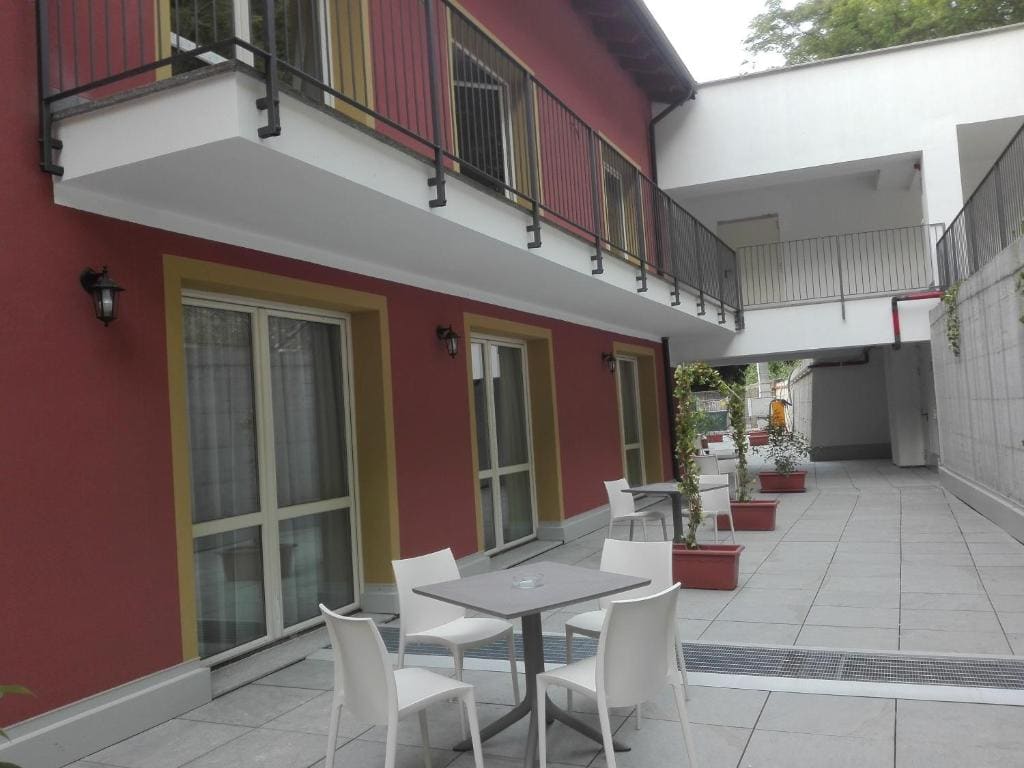 Two-Connecting Double Rooms with Garden View room - Image 2