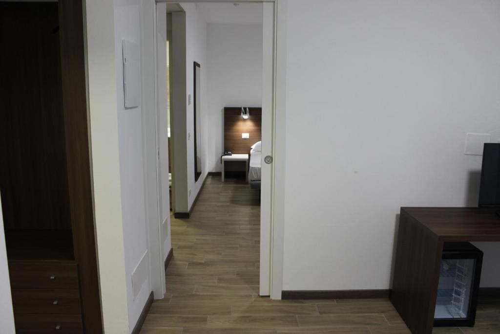 Two-Connecting Double Rooms with Garden View room - Image 3