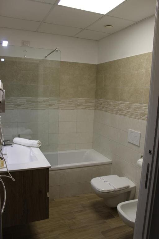 Two-Connecting Double Rooms with Garden View room - Image 1