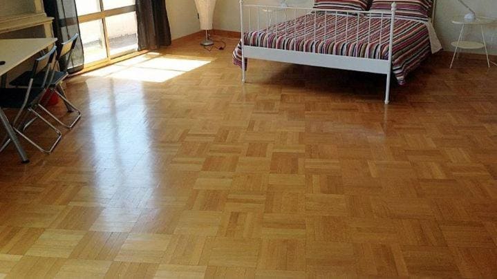 Double Room with Shared Bathroom room - Image 2