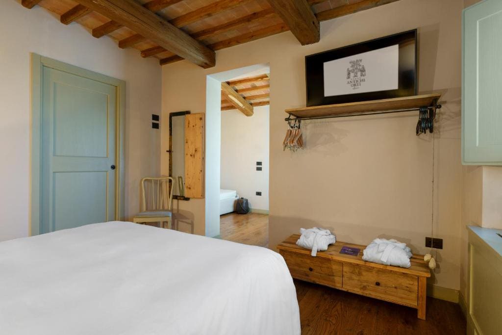 Superior Triple Room room - Image 2