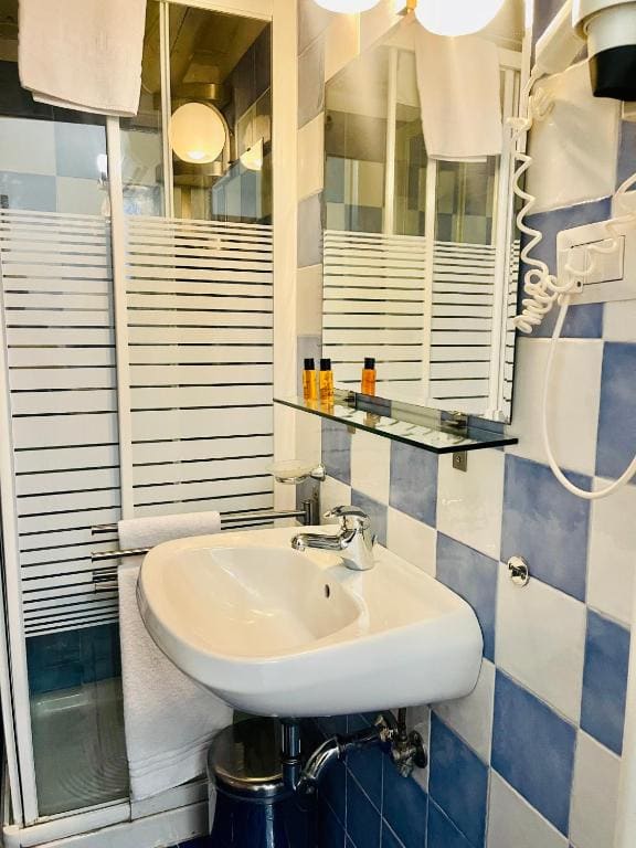 Double or Twin Room room - Image 1