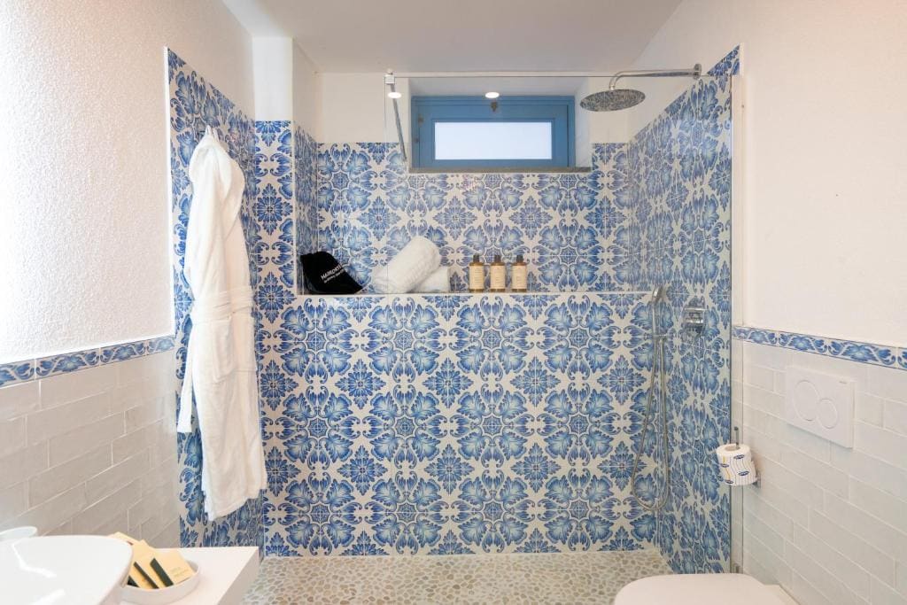 Double Room with Spa Bath room - Image 1