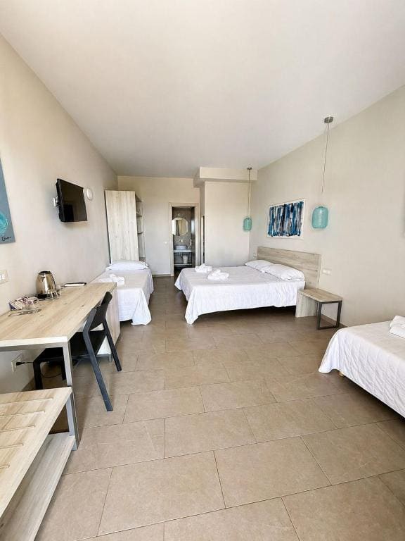Quadruple Room with Terrace room - Image 2