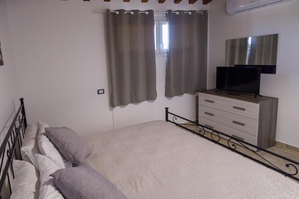 Three-Bedroom Vacation Home room - Image 3