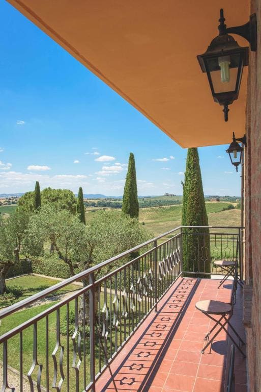 Double or Twin Room with Hill View room - Image 2