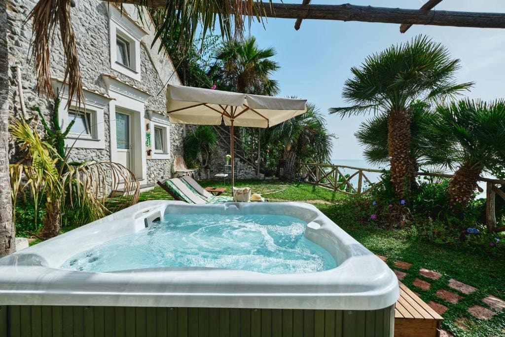 Superior Suite with Sea View room - Image 2
