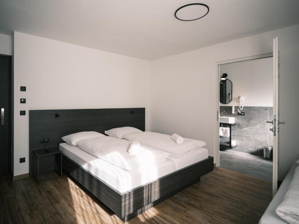 Family Room room - Image 3