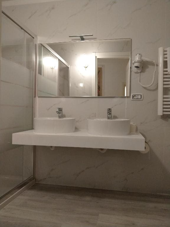 Deluxe Room room - Image 2