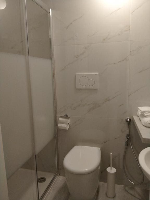 Small Single Room room - Image 3