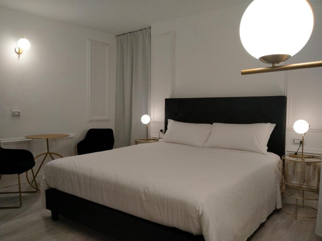 Superior Queen Room room - Image 3