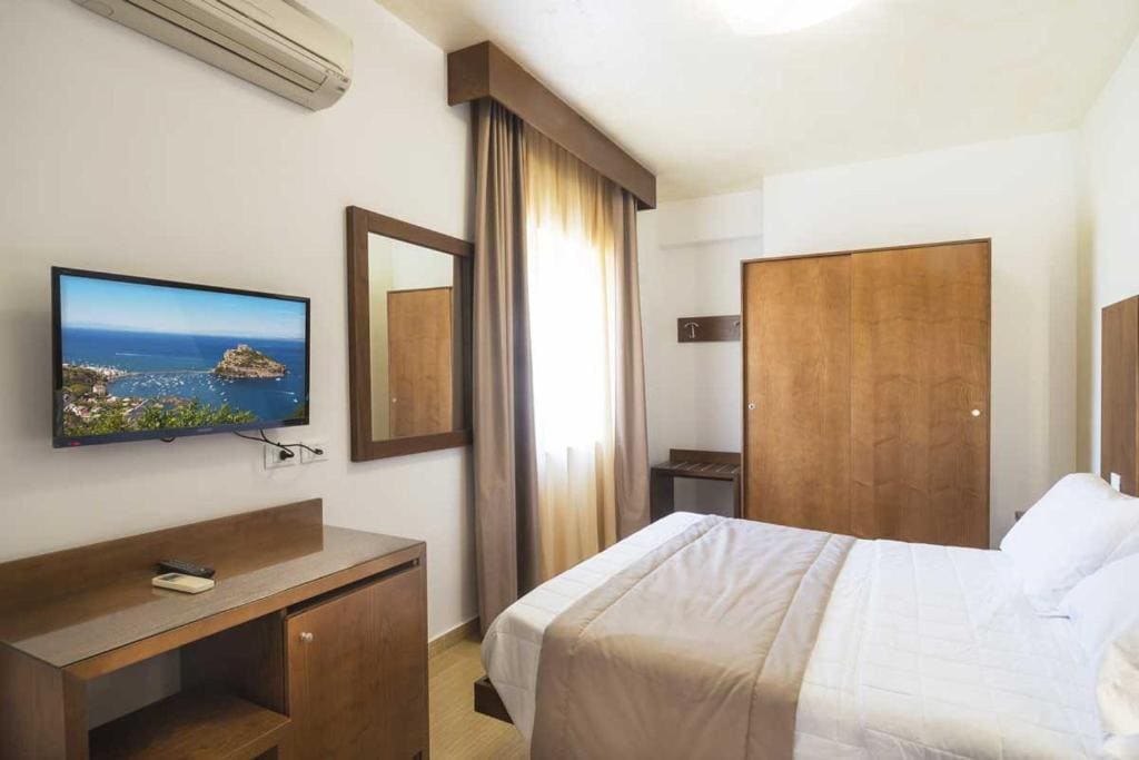 Economy Double Room room - Image 2